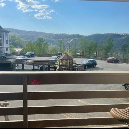 Relaxing Mountain Condo In Gatlinburg With City View ! Exterior foto